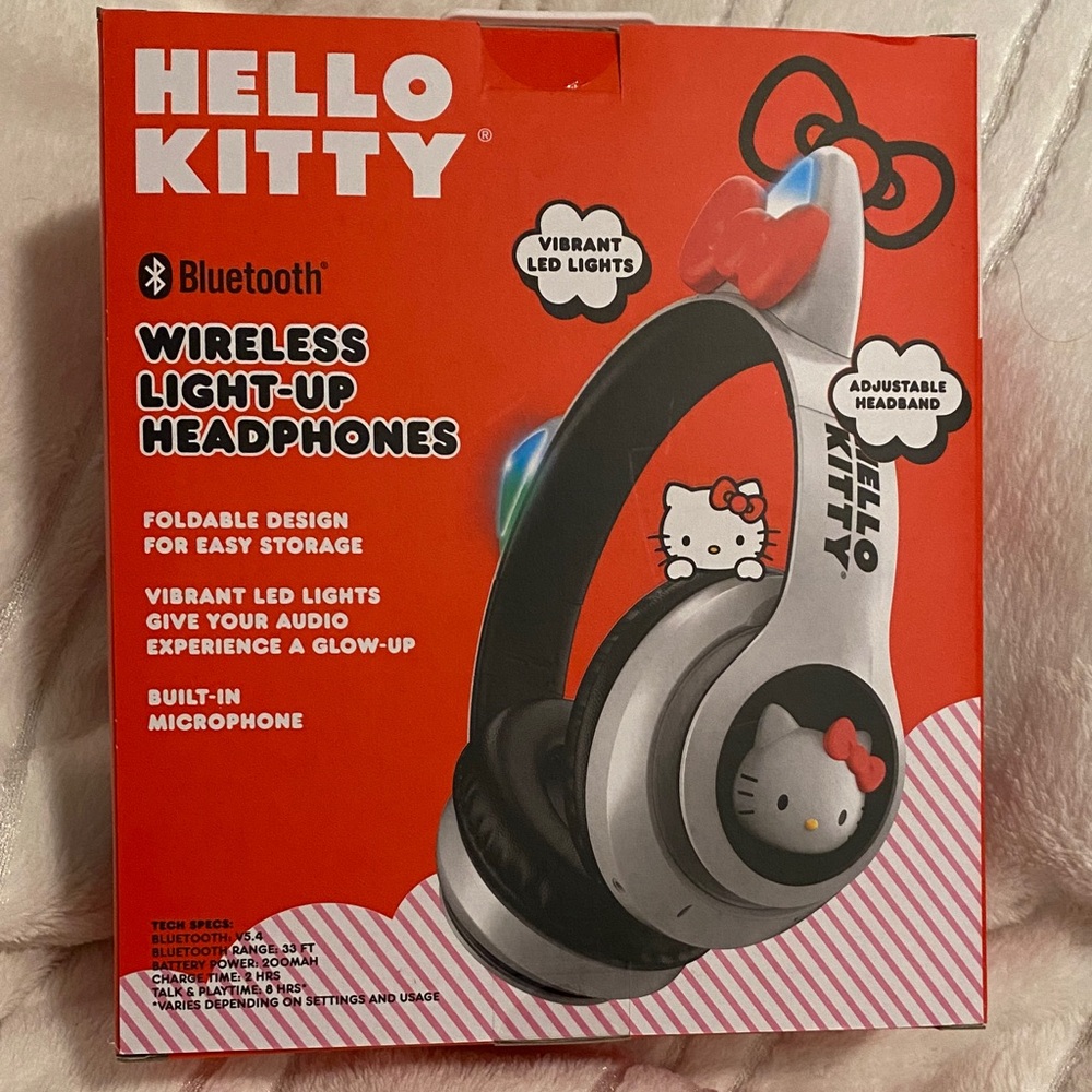 Hello Kitty White and Black Light-Up Headphones - Picture 3 of 5